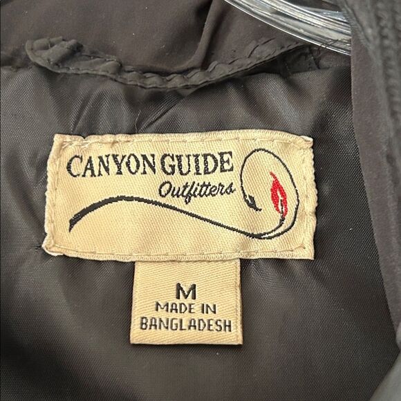 NEW Canyon Guide Outfitters Black Hooded Puffer Vest - Picture 4 of 6